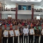 Bupati Morowali Utara Terima Anugerah Penghargaan Pejabat Publik Terbaik Literasi Indonesia