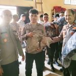 Polres Morut, Bagikan Kaporlap Ke Personel Pengaman TPS