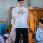 Hadiri Halal Bi Halal Di Masjid Baitul Ma’mur, Bupati Amirudin Hibahkan Kubah Masjid dan Sejumlah Keramik