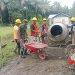 Babinsa Kodim 1311 Berpartisipasi dalam Gotong Royong Pembangunan Jalan Tani di Desa Pokeang