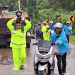 Beberapa Daerah di Morut Terendam Banjir, Polres Morut Terjunkan Personel Bantu Warga Terdampak Banjir