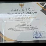 Terbaik 1 Pembayaran Pajak BPHTB, Bupati Amirudin Beri Penghargaan PT KLS