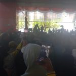 Tiba di Luwuk, AT-FM Disambut Ribuan Relawan Saat Tiba di Bandara