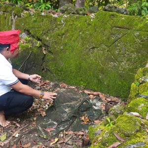 Momen Sugianto Ziarah Makam Leluhur hingga Menangis di Depan Pendukung Jelang Pilkada Bangkep