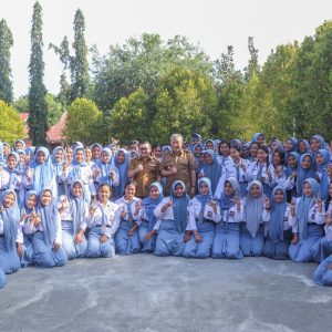 Kunjungi SMA Negeri 1 Bualemo, Bupati Amirudin Sumbang Panggung Minat Bakat