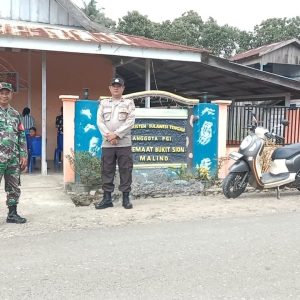 Babinsa Kodim 1311 Morut Bersama Bhabinkamtibmas Laksanakan Monitoring dan Pengamanan Ibadah  di Gereja Sion Malino